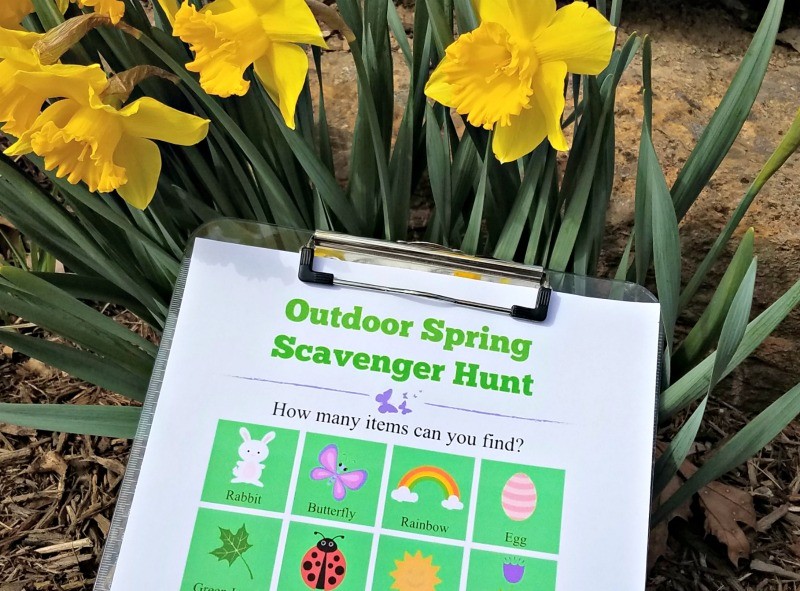 Fun outdoor spring scavenger hunt
