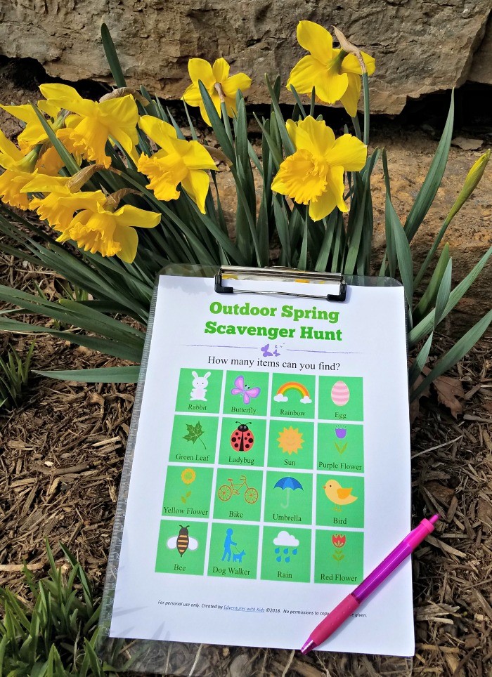 Outdoor spring scavenger hunt checklist