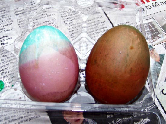 How do you dye brown Easter eggs with food coloring?